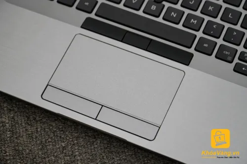 Dell Precision 3541 Xeon 2276M | RAM 16GB | SSD 512GB | Quadro P620 4GB | 15.6 inch FHD - Like new